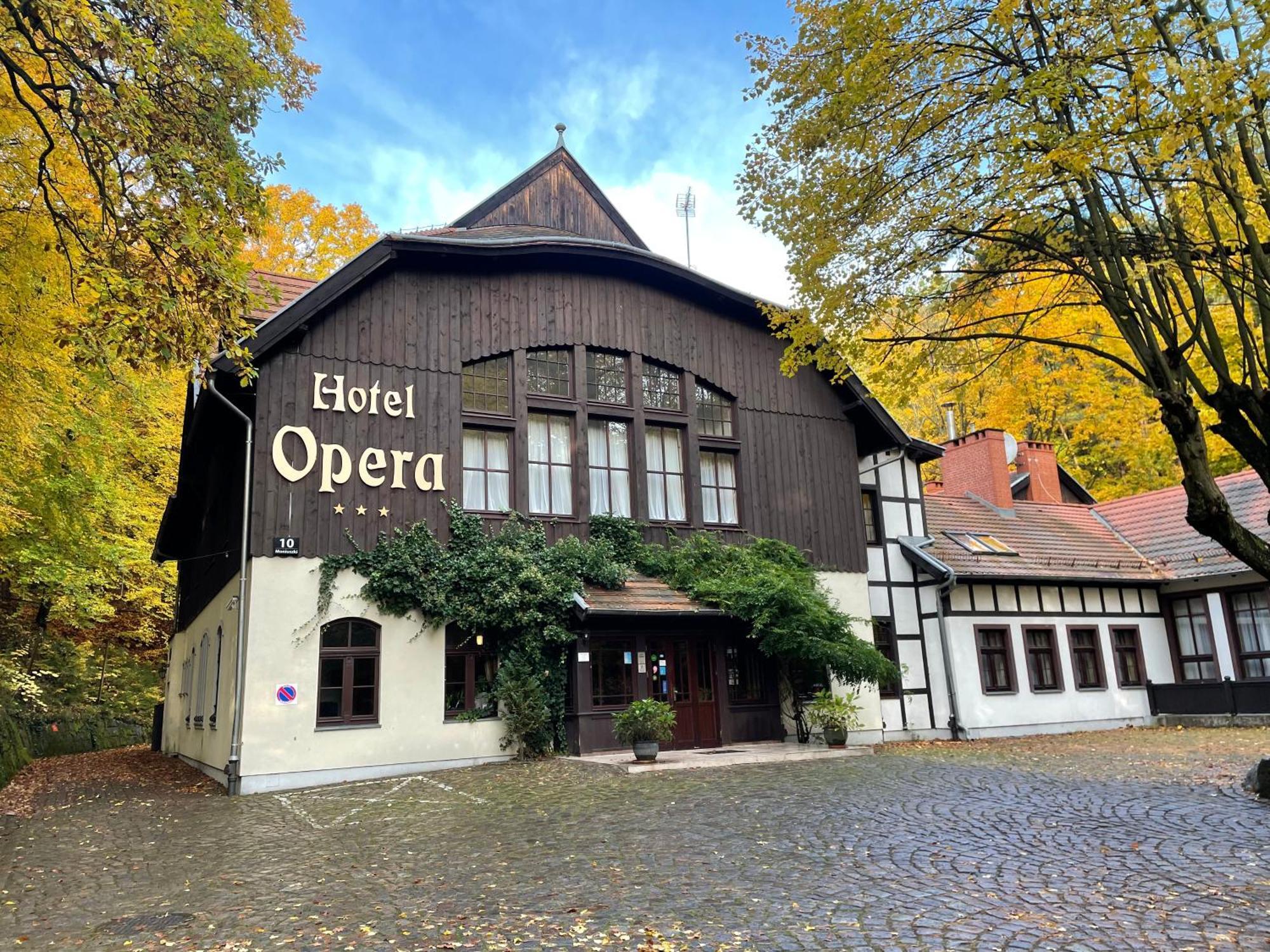 Opera Hotel 3*