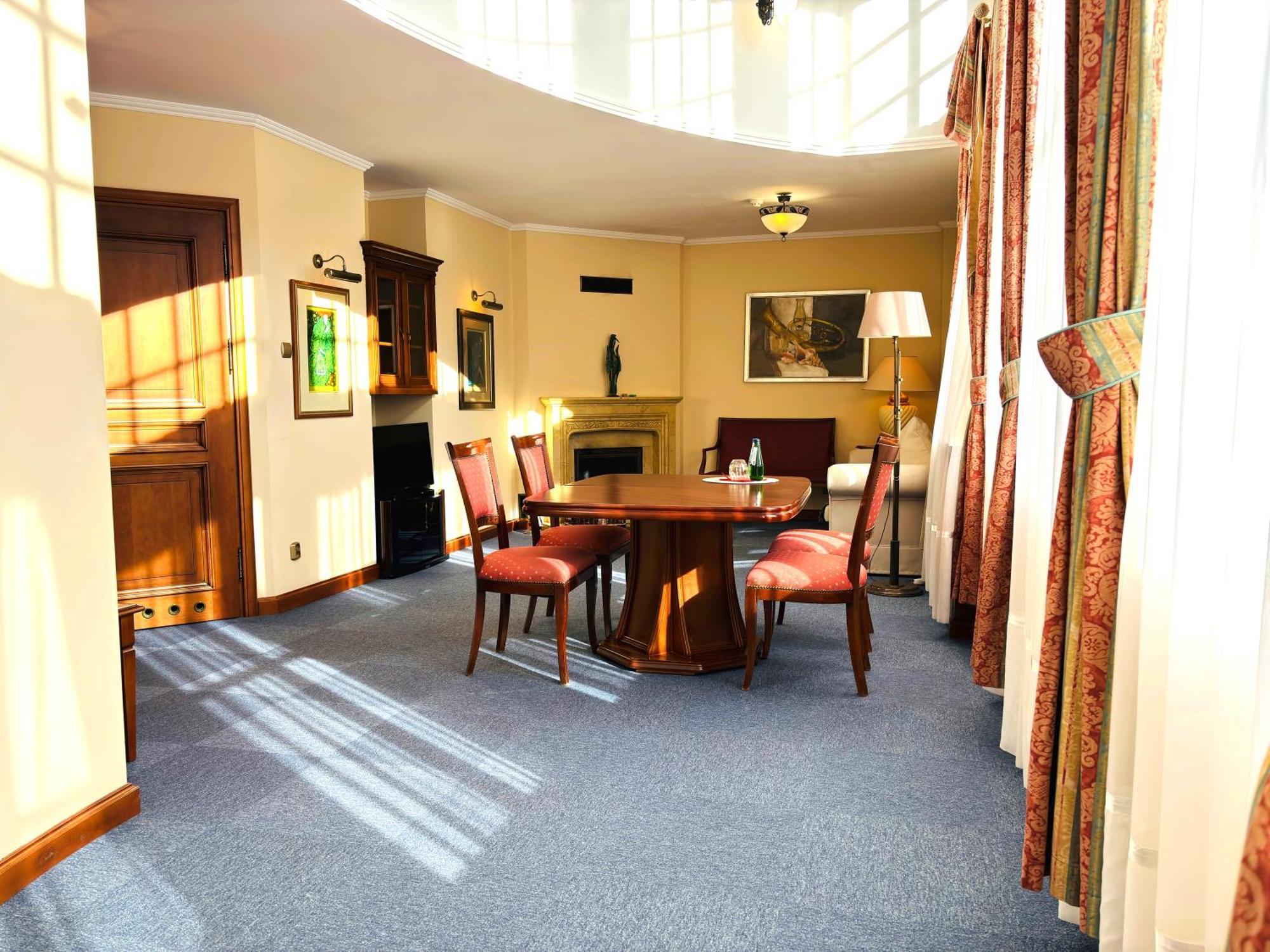 Opera Hotel